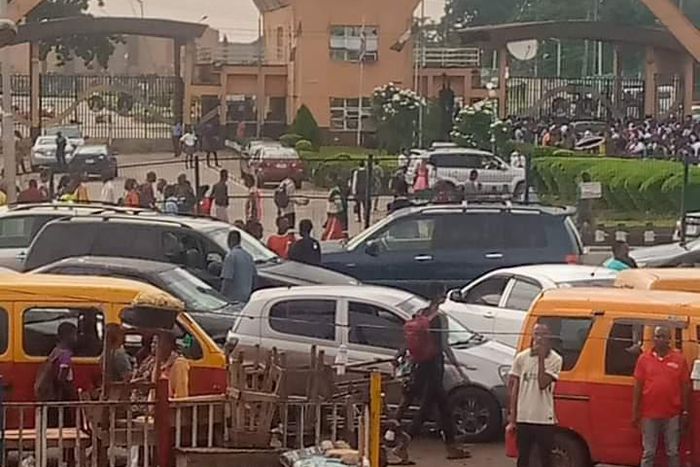 Senate threatens to close UNIBEN if dialogue fails to end students protest [Twitter:@efewonyi]