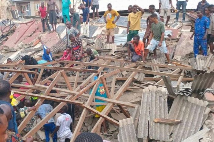 1 dead, 5 rescued as mosque collapses on worshippers in Mushin, Lagos [Photo Credit: Lekan Ale]