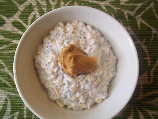 Oatmeal, nut and chia seeds [Natural Chow]
