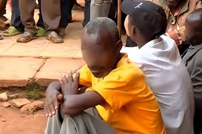 A crowd at the scene where several people died and others went blind after consuming illicit brew in Kirinyaga