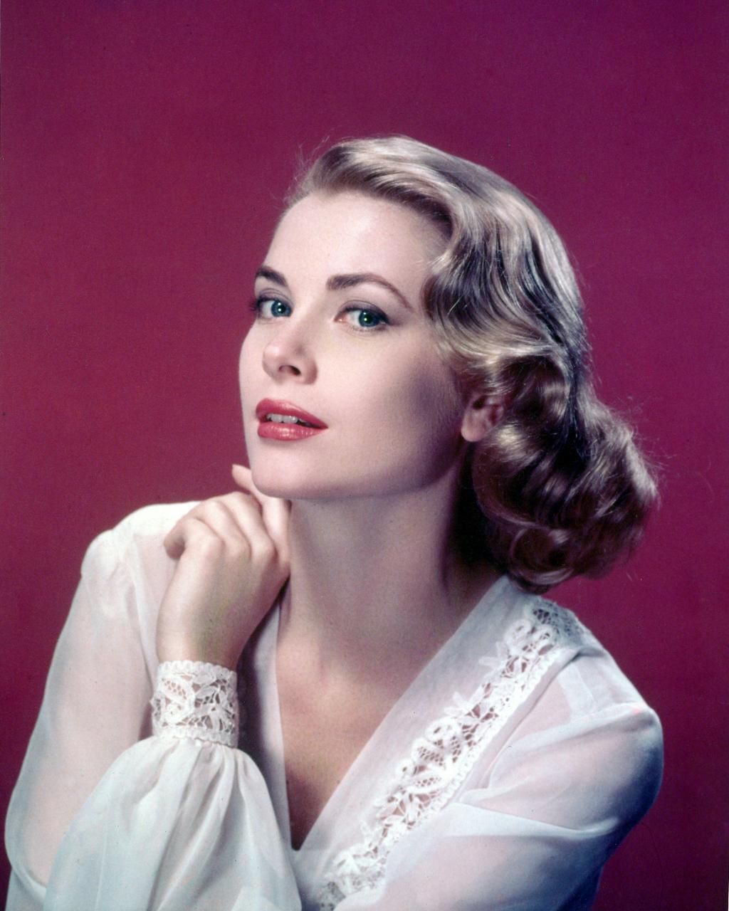 Grace Kelly is believed to have a stunning beauty [IMDB]