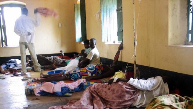 El artículo destaca el reciente aumento de casos de cólera en Lagos, Nigeria, y resalta la importancia crítica de la prevención y la concientización. Las autoridades sanitarias están implementando medidas específicas en los barrios más afectados, al tiempo que enfatizan la importancia de la educación y la vigilancia entre los residentes. También se destaca la colaboración entre diferentes agencias gubernamentales y socios internacionales, destacando el compromiso colectivo en la lucha contra esta enfermedad infecciosa.