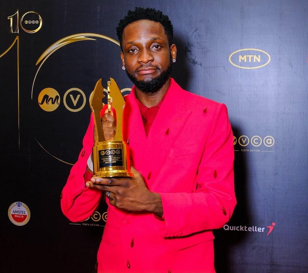 Chimezie Imo with his Trailblazer award at the 2024 AMVCA [Africa Magic]