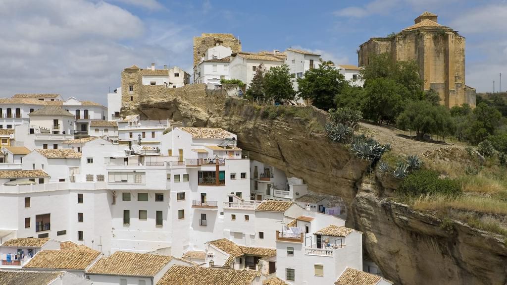 Setenil de las Bodegas used to be a Moorish town [TheDailyBeast]
