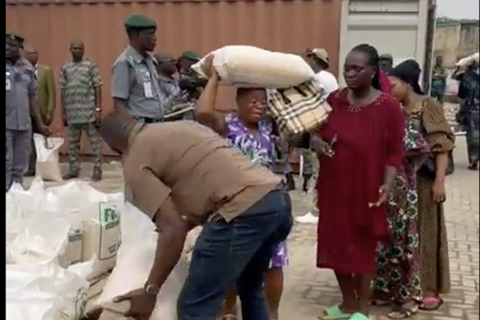 NCS sells rice to Nigerians at discounted rate