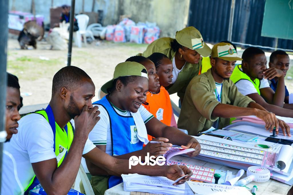 Members of the NYSC as INEC ad-hoc staff at a polling unit in Victoria Island (Pulse)