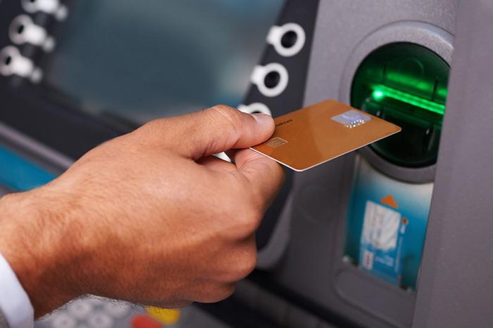 Withdrawing cash using ATM card [Card Insider]