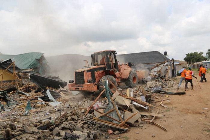 FCTA has demolished shanties illegally built on a road corridor in Wuse Zone 3 [Leadership News]