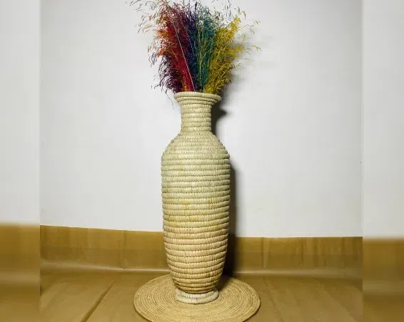These Flower Vases Instantly Upgrade Any Living Room (Without Doing a Full Redecoration)