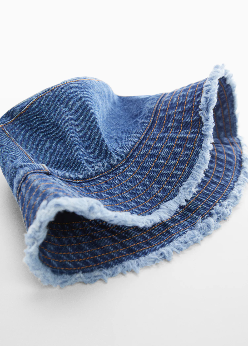 Don’t Wear These 5 Fashion Items Outdoors During Rainy Season (Trust Us)
