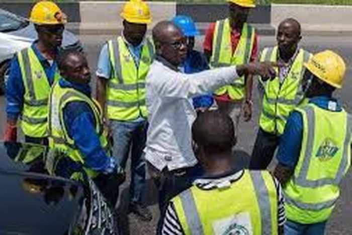 1 injured as jeep rams into commercial bus in Lagos