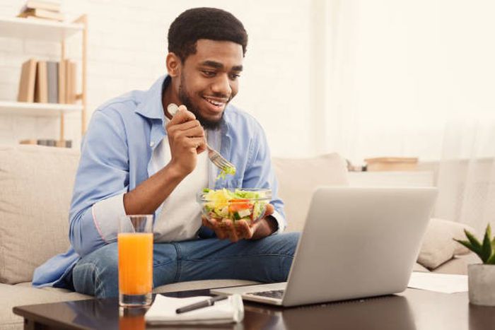 You shouldn't eat while watching a movie [iStock]