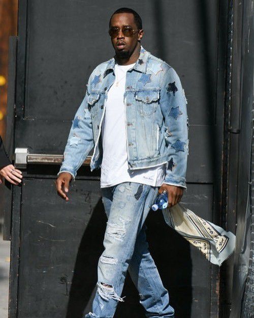 In un recente articolo sono state presentate tre denunce contro il famoso Sean "Diddy" Combs, evidenziando accuse di violenza sessuale e droga. I ricorrenti descrivono esperienze traumatiche alle feste organizzate da Combs, evidenziando abusi e comportamenti inaccettabili. Nonostante le smentite dell