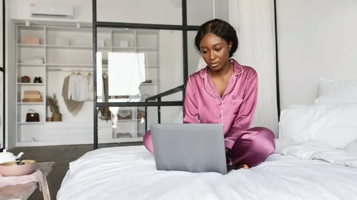 5 surprising dangers of using your laptop in bed | Pulse Nigeria