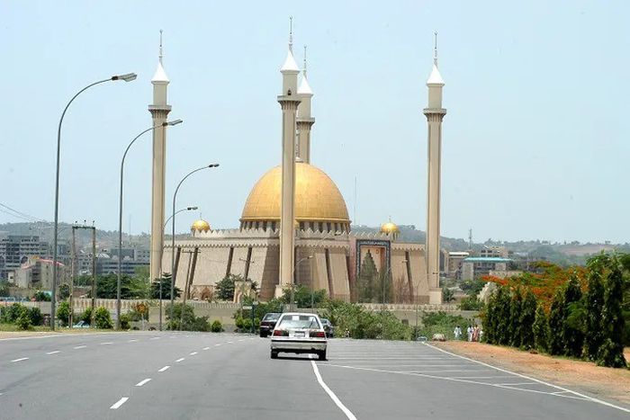 Drama in Abuja mosque as faith merchant exposed for switching Islam, Christianity