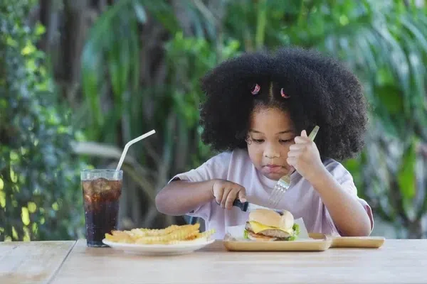 Excessive sugar and processed foods can affect your child [Depositphotos]