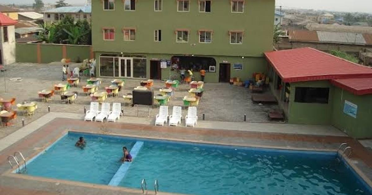 Pandemonium in Ogun hotel as 20-year-old guest drowned in pool | Pulse ...