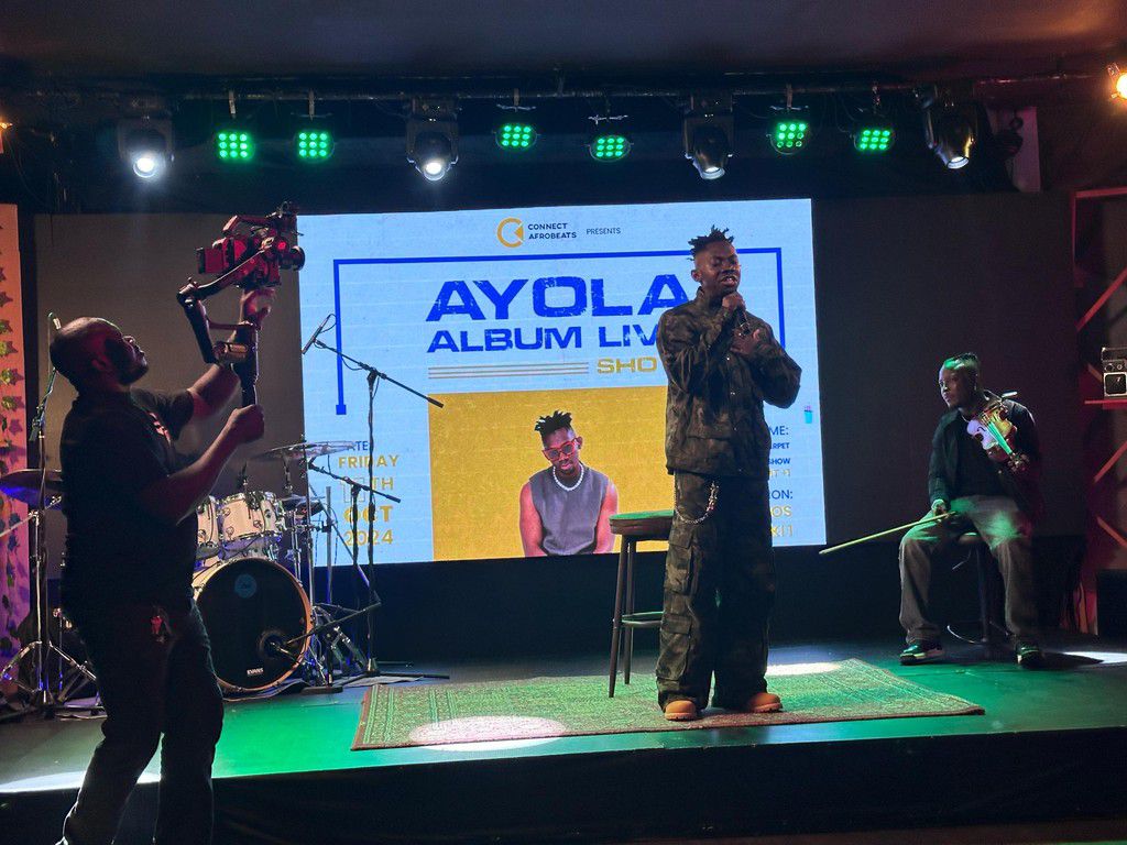 Ayola performing at the event