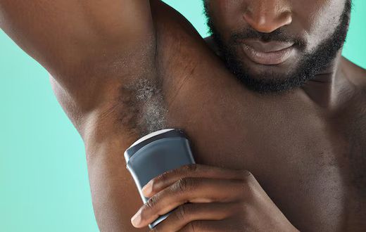 Deodorant vs Antiperspirant [freepik]