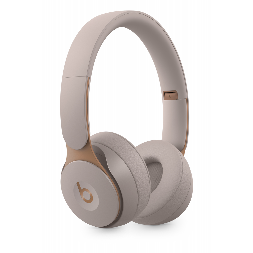 Active-Noise-Cancelling-Headphones-Flight-Essentials-for-a-Peaceful-journey