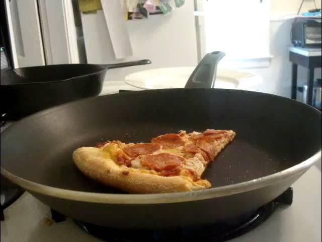 How to reheat pizza in a pan [YouTube]