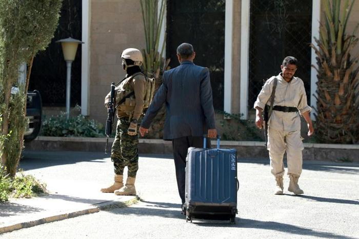The Yemeni rebel delegation flew to Sweden accompanied by the UN envoy for peace talks with the Saudi-backed government