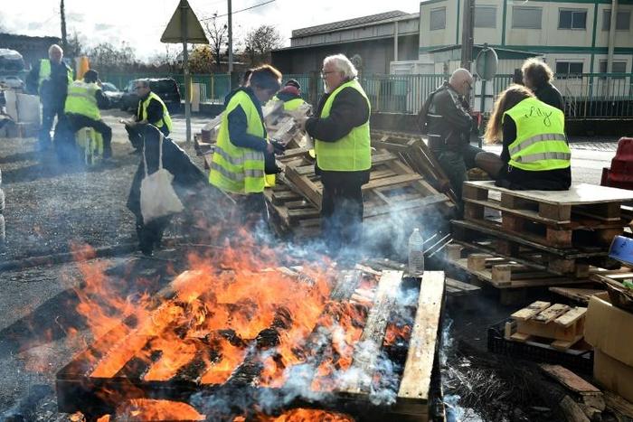 "Yellow vests" blocked access to an oil depot in Le Mans on Tuesday. "Emmanuel Macron is a little boy who's never been told ‘you shouldn't do that’. The guy thinks he's God!" one of them said