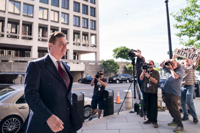 Manafort agrees to cooperate with special counsel; pleads guilty to reduced charges