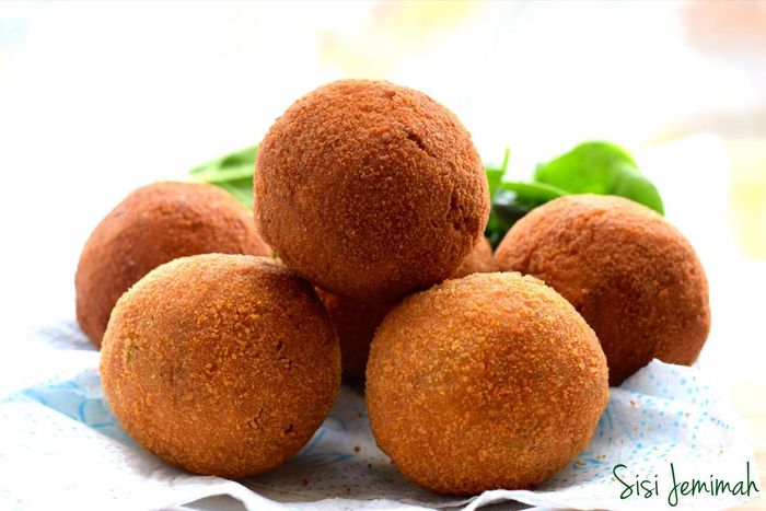 Scotch egg and egg roll: what's the difference?