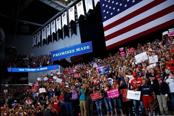 At Missouri rally, Trumps casts midterm elections as referendum on presidency