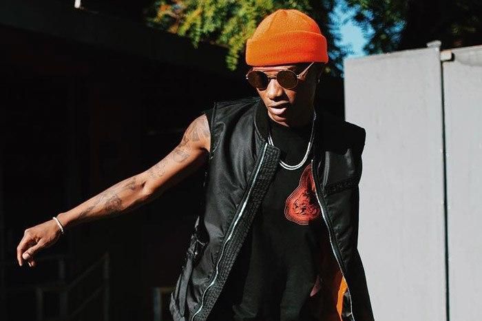 ___8720769___2018___8___13___16___wizkid-orange