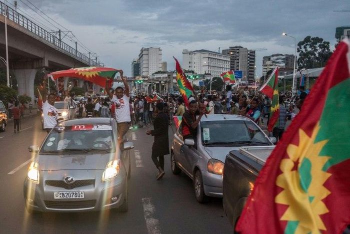 Thousands of flag-waving supporters were out on the streets to welcome the returning OLF rebels, who fell out with the government in 1992