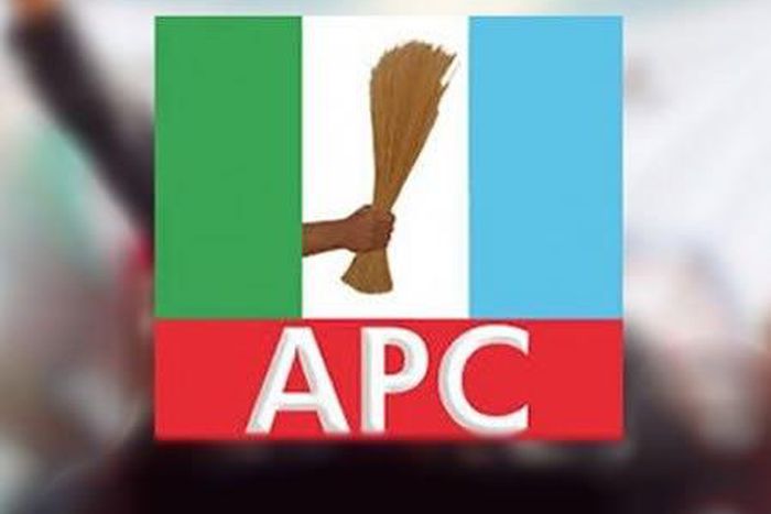 Lagos APC officially receives ex-PDP bigwigs, other defectors
