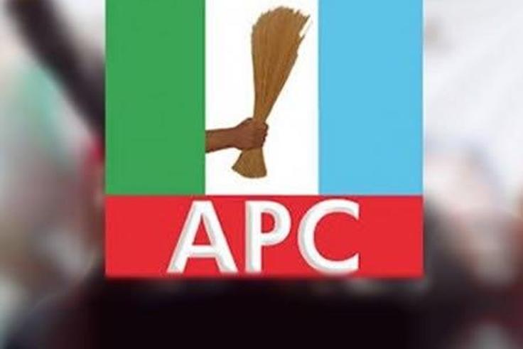 Lagos APC officially receives ex-PDP bigwigs, other defectors