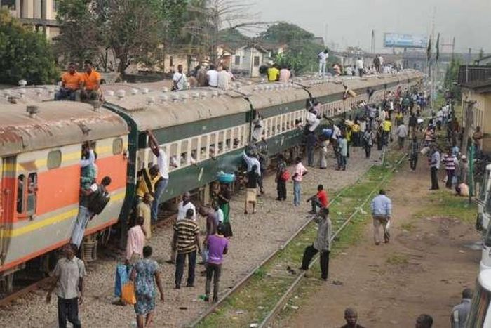 ___8381900___2018___5___15___23___A-train