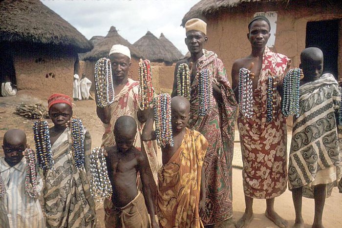 Discovering the Nupe people [enroute]