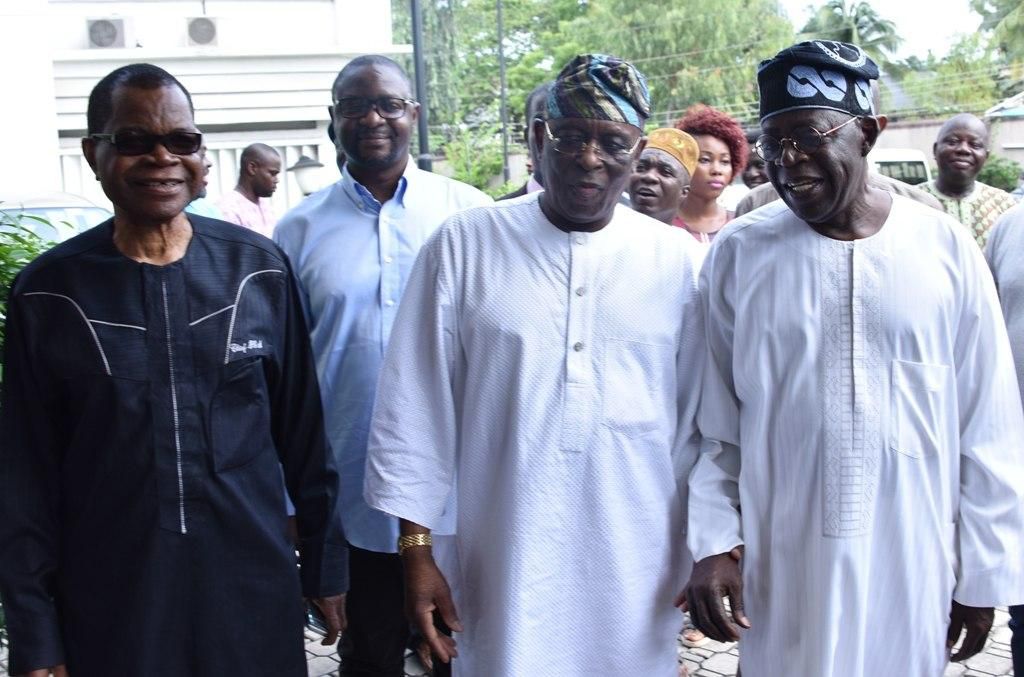 Ex-governor Olusegun Osoba was reportedly gearing up for an APC meeting when he experienced a home invasion.