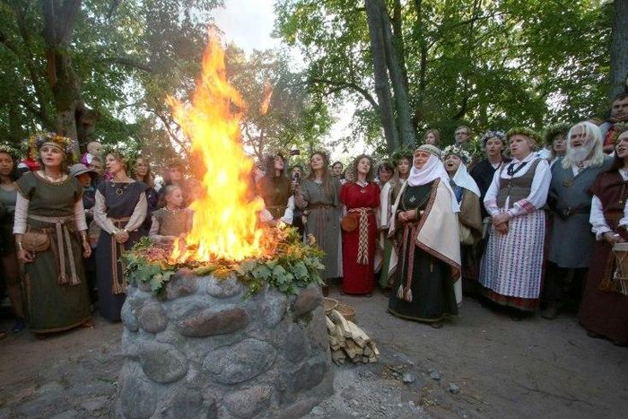 The neo-pagans of Latvia and Lithuania want the same rights according to mainstream religions
