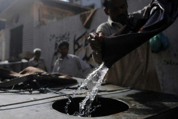 Experts warn Pakistan faces 'absolute water scarcity' by 2025