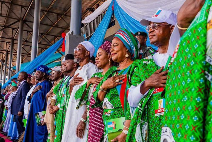 Osinbajo, Oshiomhole, others storm venue for APC mega rally