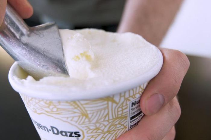 ___8904933___2018___9___26___16___2018-menshealth-ep03-spotthedifference-ice-cream-tx-v2-prores-1537886655