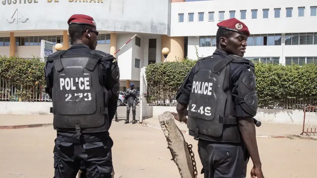 Loi interprétative de l'amnistie : l'assemblée quadrillée, Dakar barricadée