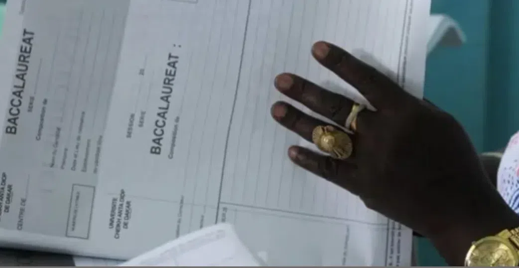 Quand l’uniforme trahit l’éthique : tricherie au bac à Mbacké