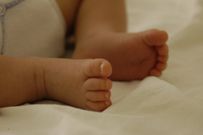 Une élève de 23 ans expulse un fœtus de 5 mois et l’enterre derrière sa maison