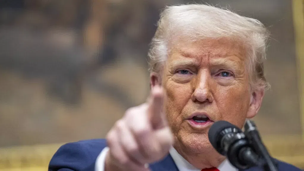 Donald Trump interdit aux ressortissants de douze pays d'entrer aux États-Unis