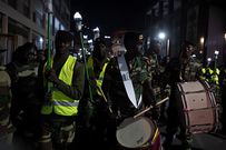 Une retraite aux flambeaux vire en incendie, des militaires brûlés