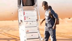 Sadio Mané débarque en jet privé avec son kiné au Soudan