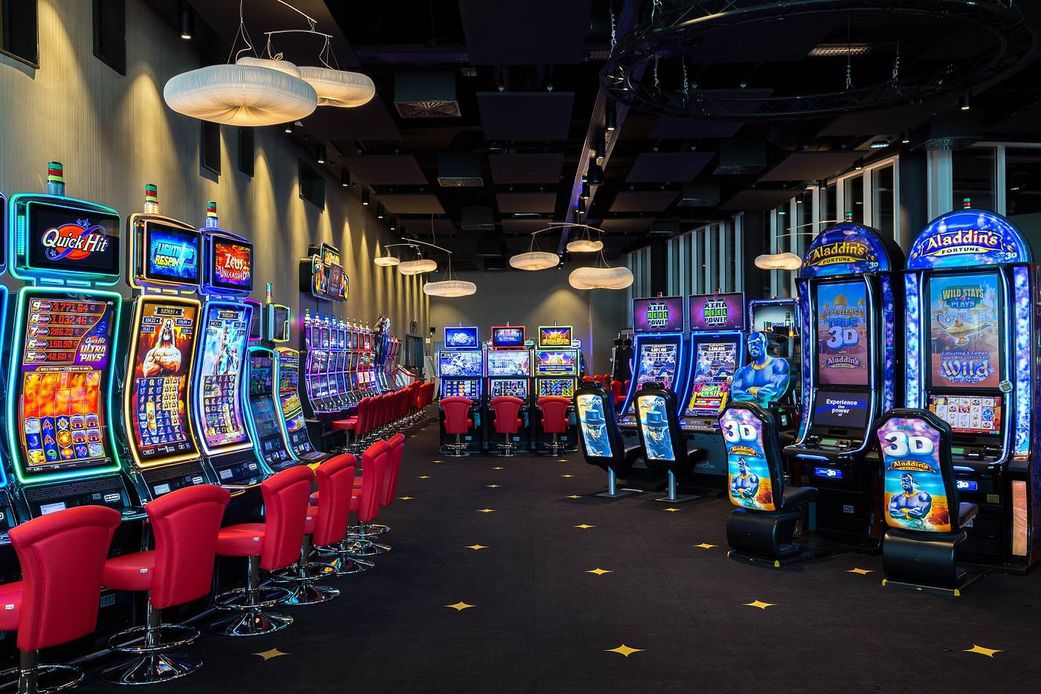 Le "Ndongo daara" perd 4 millions F et détruit la machine à sous du Casino du Terrou-bi