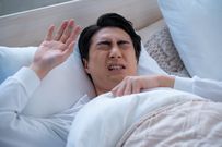 Myoclonie nocturne : pourquoi sursaute-t-on quand on est sur le point de s'endormir ?