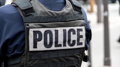 Il lui crève l'oeil, trois mois après, il le poignarde à mort